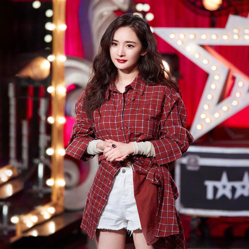 2022 New Retro Wind Red Plaid Shirt Woman Spring Summer Fashion Foreign Pie in an irregular shirt