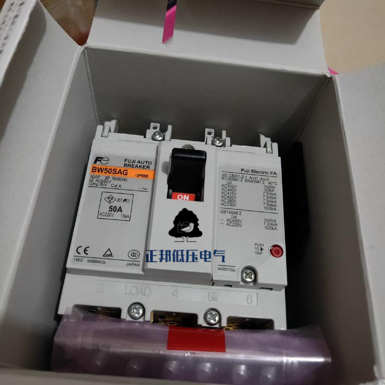 Original dress Japanese Fuji FUJI plastic shell breaker BW50SAG 3P 50A spot warranty for one year