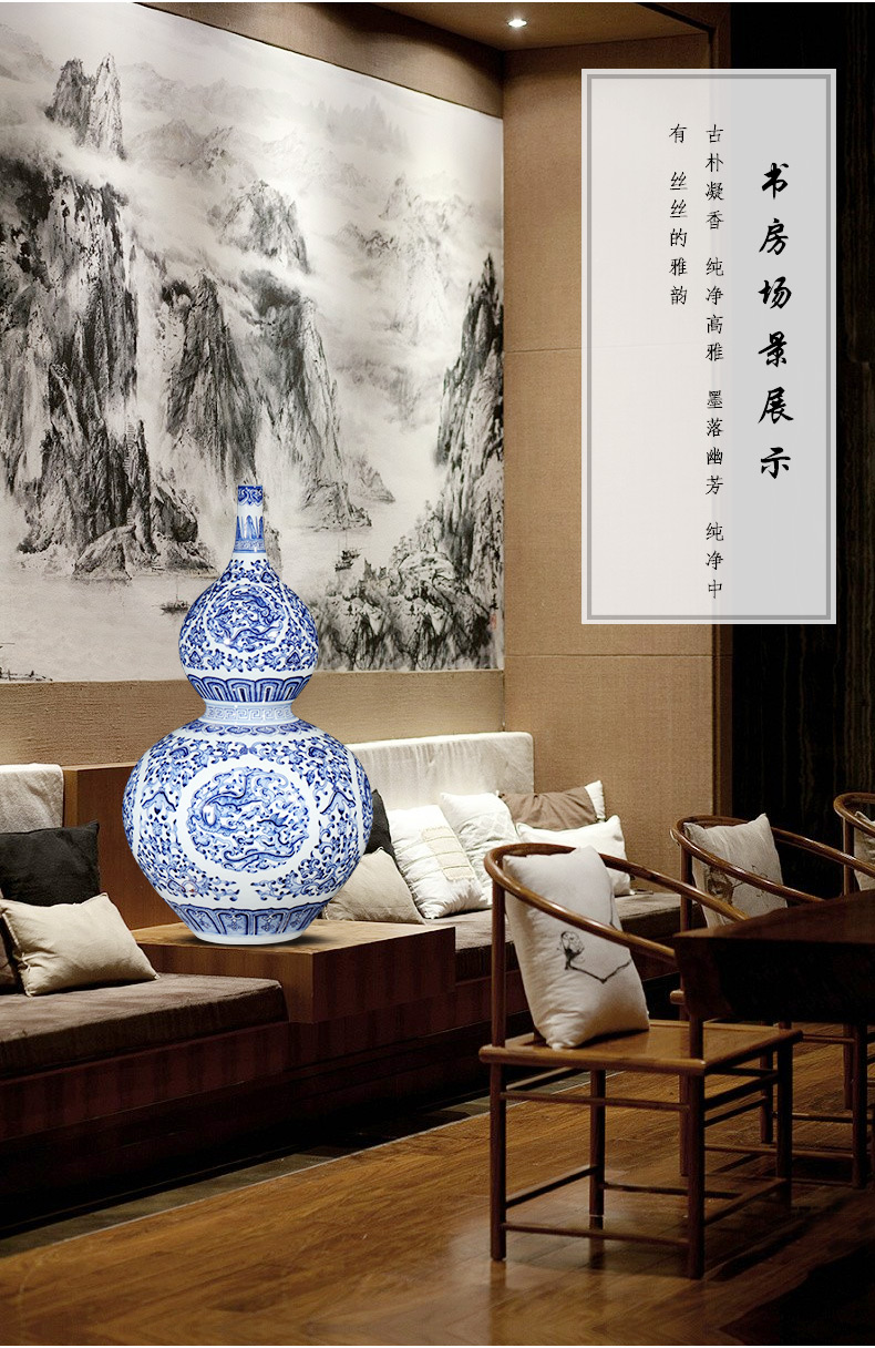 Jingdezhen ceramics imitation qianlong hand - made Chinese blue and white porcelain bottle gourd vase gift sitting room adornment is placed