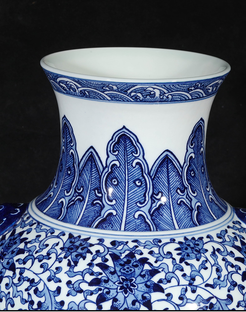 Jingdezhen ceramics imitation qianlong hand - made of blue and white porcelain vases, sitting room of the new Chinese style household decorations furnishing articles gifts