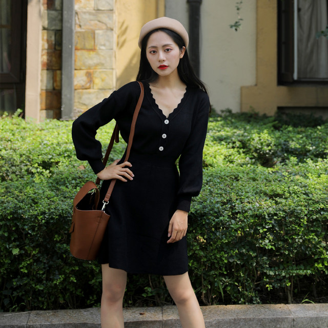 JUJU custom spring and autumn long-sleeved V-neck knitted dress French retro skirt female little black dress temperament short skirt