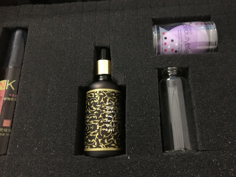 Hand-Torn Cotton Sponge, Shock-Proof and Anti-Damage, Shock-Absorbing Universal Grid Cotton Tool Box, Sponge High-Density Foam Filling