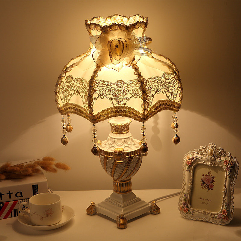 Eurostyle Home Extravagant Warm Light Bedroom Bed headlights Creative Jane about modern bride accompanied by a cozy wedding room table lamp