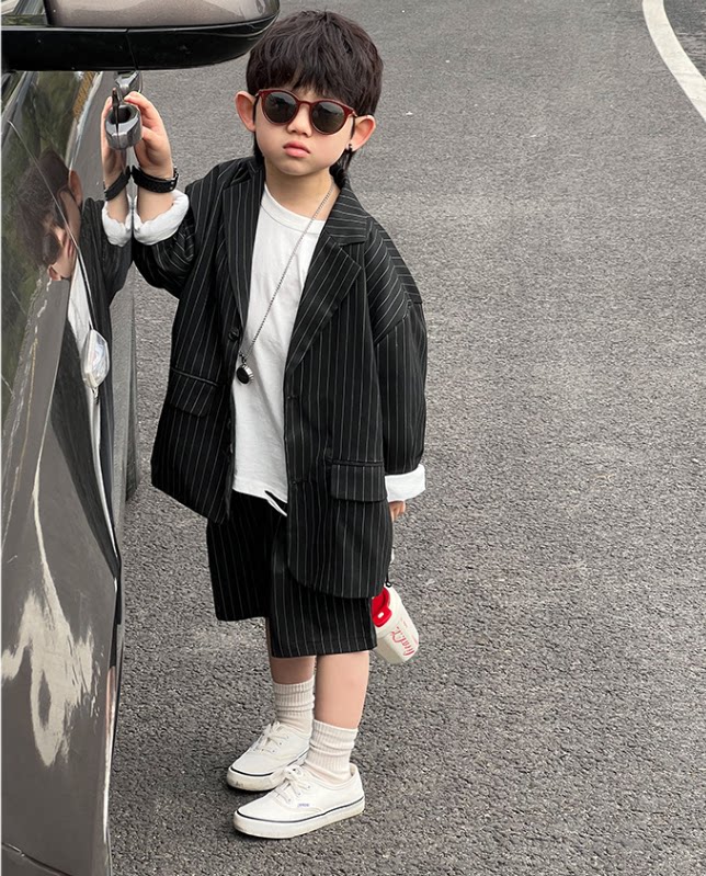 Boy's handsome suit in spring new children's Korean striped suit shorts dress two pieces of fashion