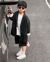 Boy handsome suit suit spring new children Korean version striped suit shorts gown two sets trendy tide