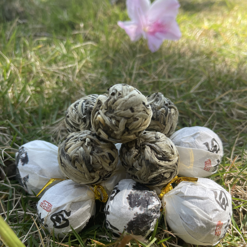 Moon Light White Dragon Pearl White Tea White Milli Silver Needle Beauty Tea Yunnan Eco Pu'er Small Tuosheng Tea 180 gr Canned