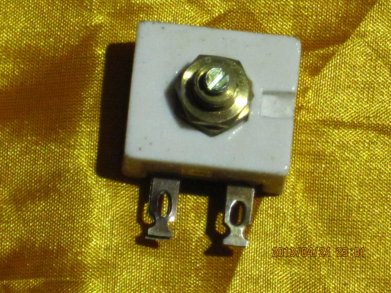 Brand new 40s Old radio with porcelain mica cushion the whole capacitor 260PF-500PF