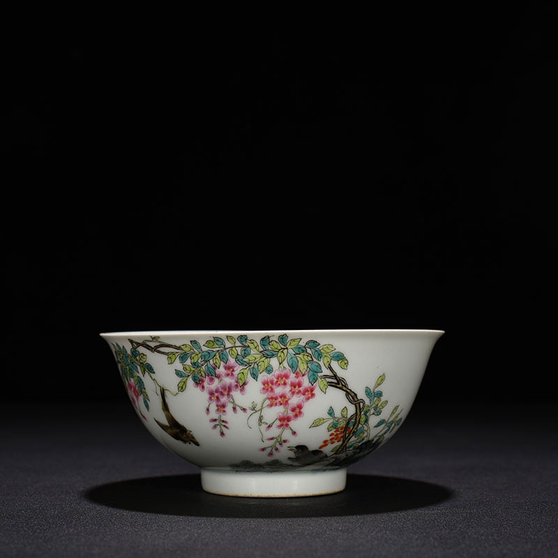 Qing Yongzheng famille rose wisteria flower and bird pattern bowl