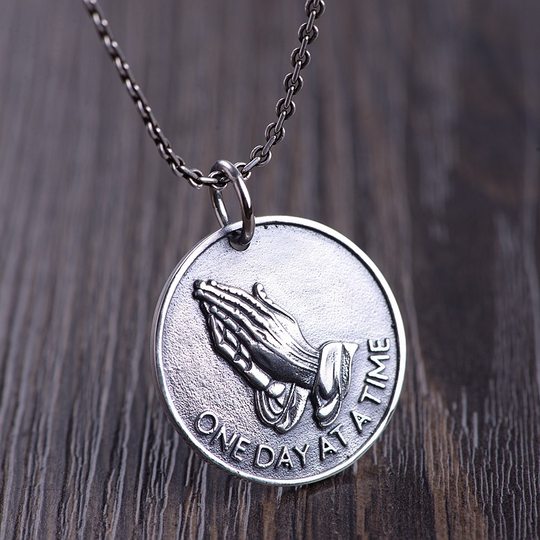 古银铺S925纯银复古工艺银吊坠双面实心圆牌祈祷之手女款银项链坠