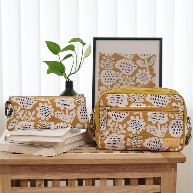 2022 new Qminica tide brand Japanese messenger bag rectangular small fresh casual shoulder travel bag women