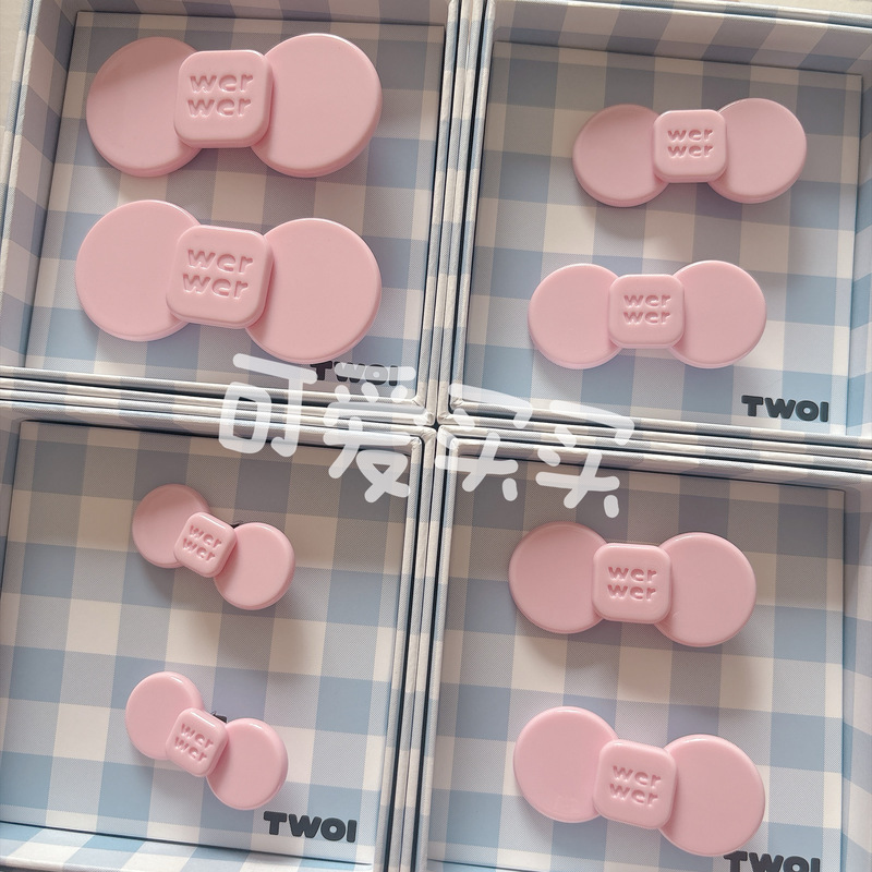 Now Available: Barbie Pink Wer Twoi Cream Barbie Pink Mini Bow in Large, Medium, and Small Sizes Twoi Now Available: Barbie Pink Wer Twoi Cream Barbie Pink Mini Bow in Large, Medium, and Small Sizes Twoi