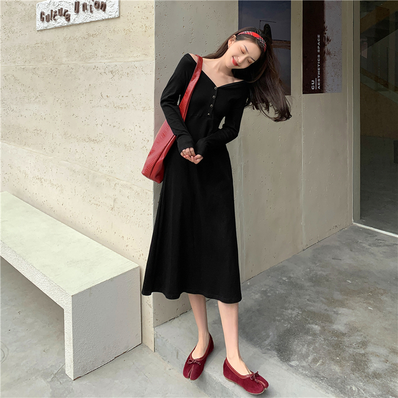 Real shot ~ autumn and winter 2020 new Christmas red long sleeve off shoulder V-neck waist A-line dress