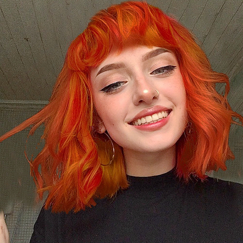 Short Curly Wig with Bangs for Women, Suitable for Round Faces, Sweet Internet Celebrity Style, Street Photography, Makeup, Pear Blossom Hairstyle, Collarbone-Length Hair, Orange Medium-Long Hair