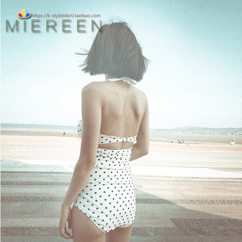 Korean white small fragrance sexy gathered bikini conservatively cover the belly and show thin high waist polka dot one-piece swimsuit hot spring