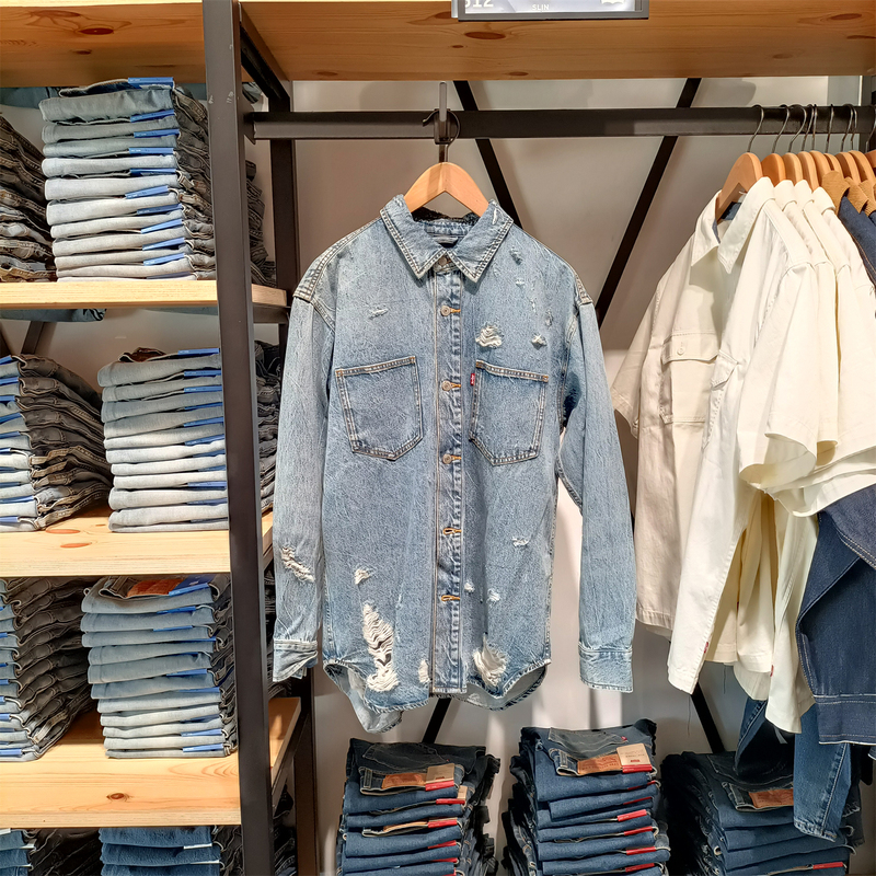 New for Autumn: Levis Loose-Fit Long-Sleeve Denim Shirt 0017E-0002