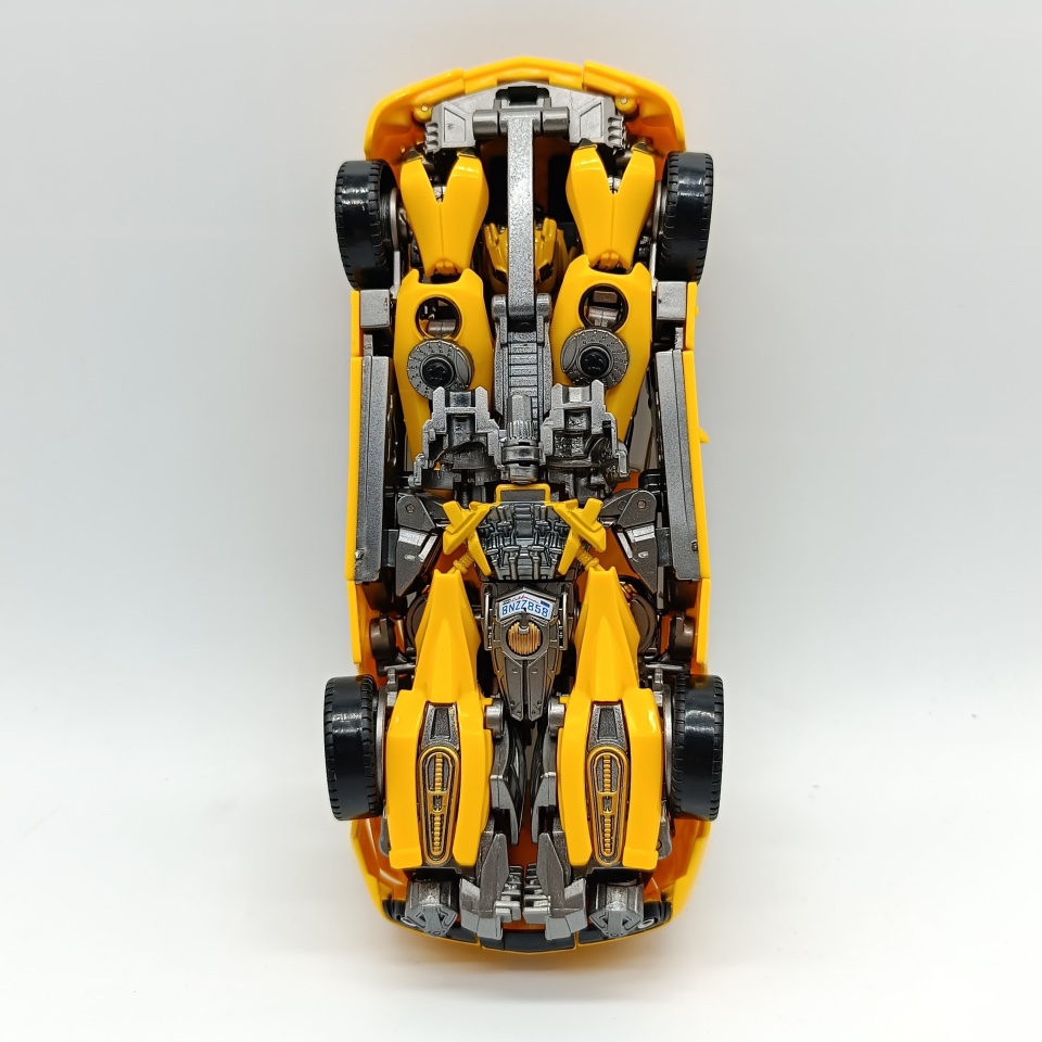 Enlarged alloy version.XP-13 Warhammer Bumblebee Movie
