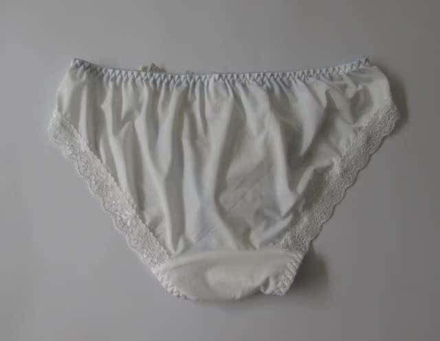 Vùng 3 N3; [R Trang chủ] Lụa thoải mái Không có vòng tròn thép Bra Hoa lớn thêu Triangle Cup Bikini