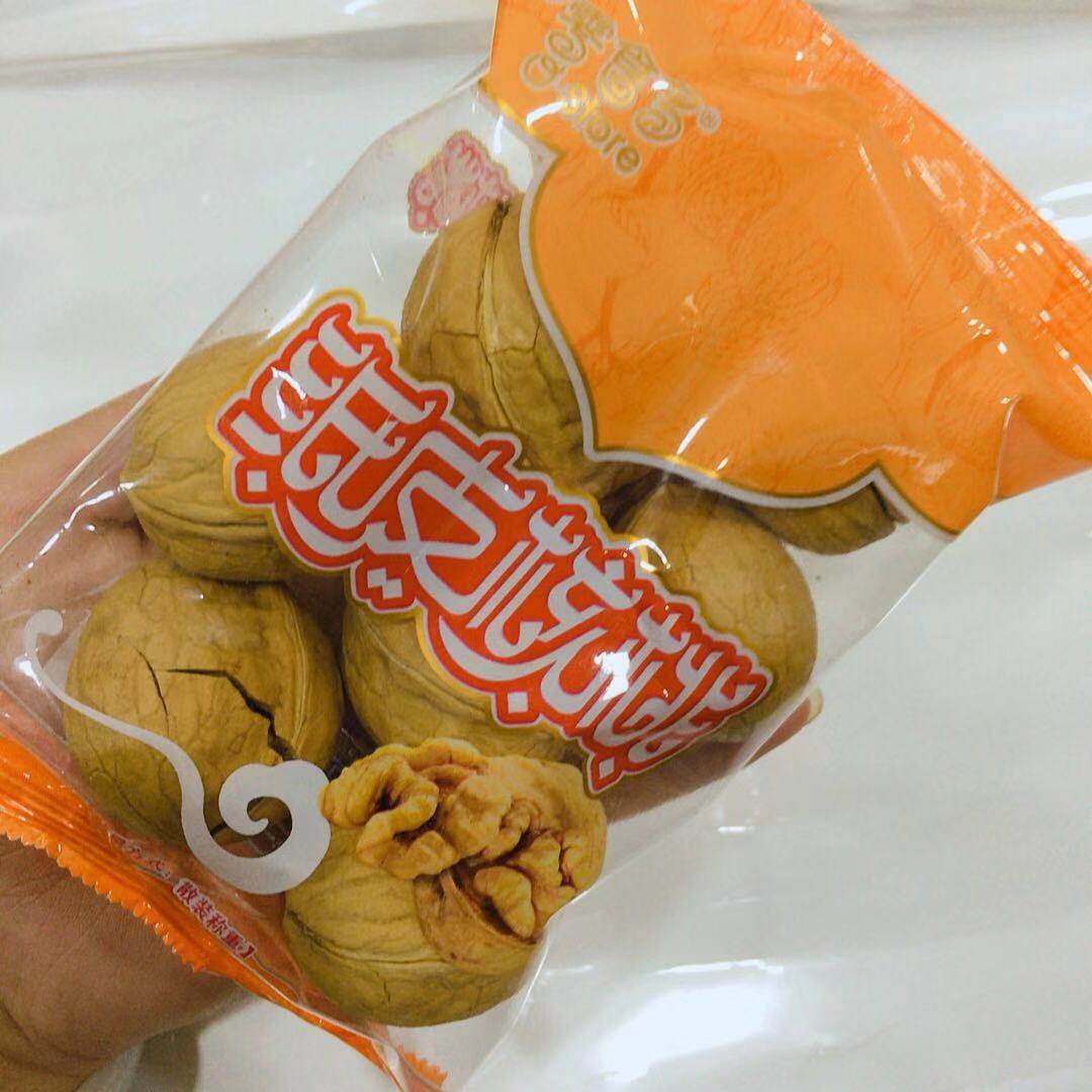 Snacks with many paper-skinned walnuts 200g about 2 packs of independent small packages Thin-skinned cooked walnuts Roasted nuts