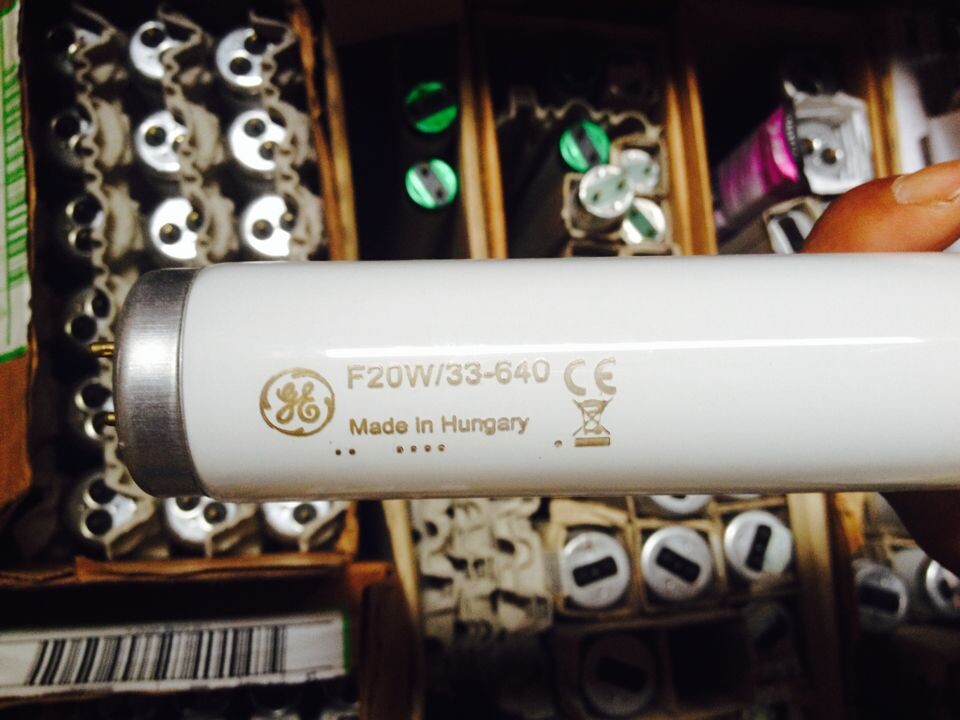 CWF tubes Color lamp GE F20 33-640