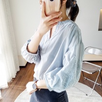 Lantern sleeve loose v-neck shirt womens design sense niche thin summer new Western style pullover seven-point sleeve embroidery shirt