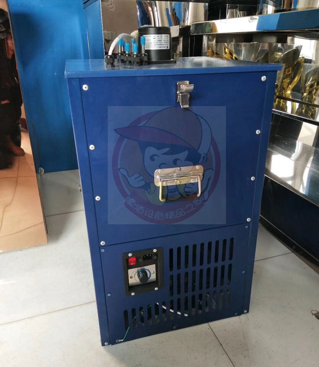 Beer chiller with a mixing pump for single head double head beer chiller