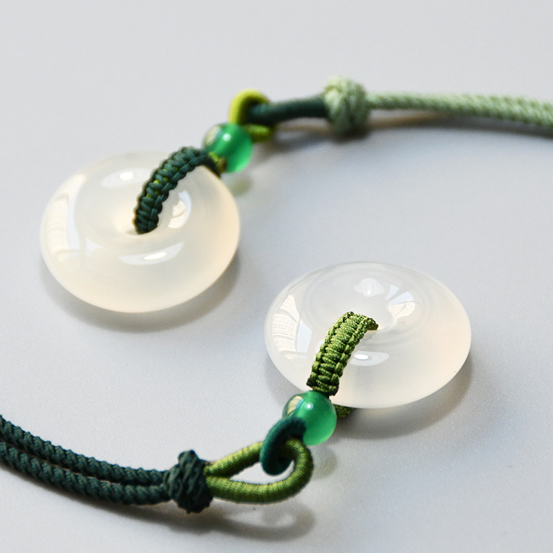 White Yu Marrow Ping and Close New High-end Sweater Chain Adjustable Original Green Art Simple Woman's Pending Necklace