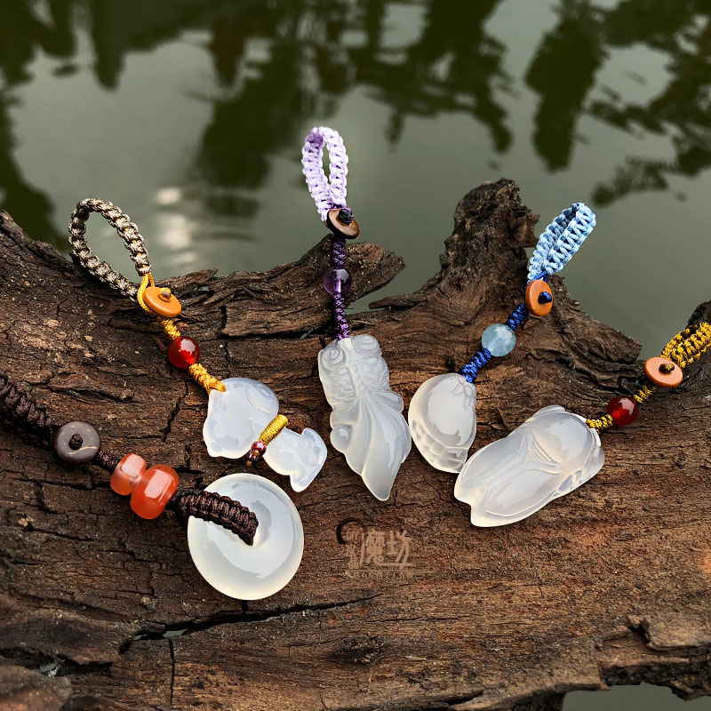 Pixiu Natural Agate White Chalcedony Safety Buckle Satisfaction Changle Snoopy Car Key Chain School Bag Ornament New Product