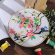 ສັນຍາລັກສັນຕິພາບ embroidery diy handmade ຕົນເອງ embroidery ວັດສະດຸຫຸ້ມຫໍ່ພັດລົມ Su embroidery ຫ້ອງດໍາລົງຊີວິດ hanging painting ເຄື່ອງປະດັບ embroidery ສໍາລັບຜູ້ເລີ່ມຕົ້ນ