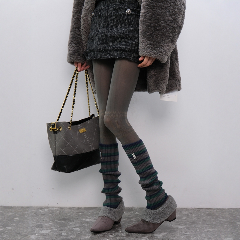 Winter Japanese Retro Style Selected Yarn Warm Striped Gray-Green Sock Liners for Women, Layered with Dark Gray Leggings Df