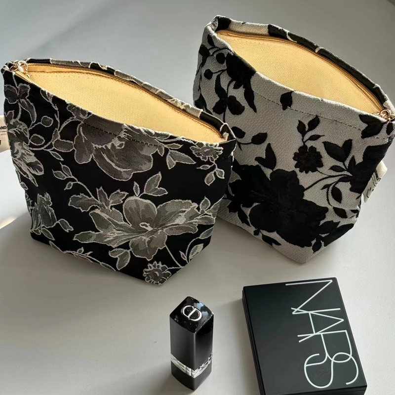 2026 New Retro Mini Small Pouch for Storing Sanitary Pads, Lipstick, Makeup, Portable Coin and Id Holder for Women