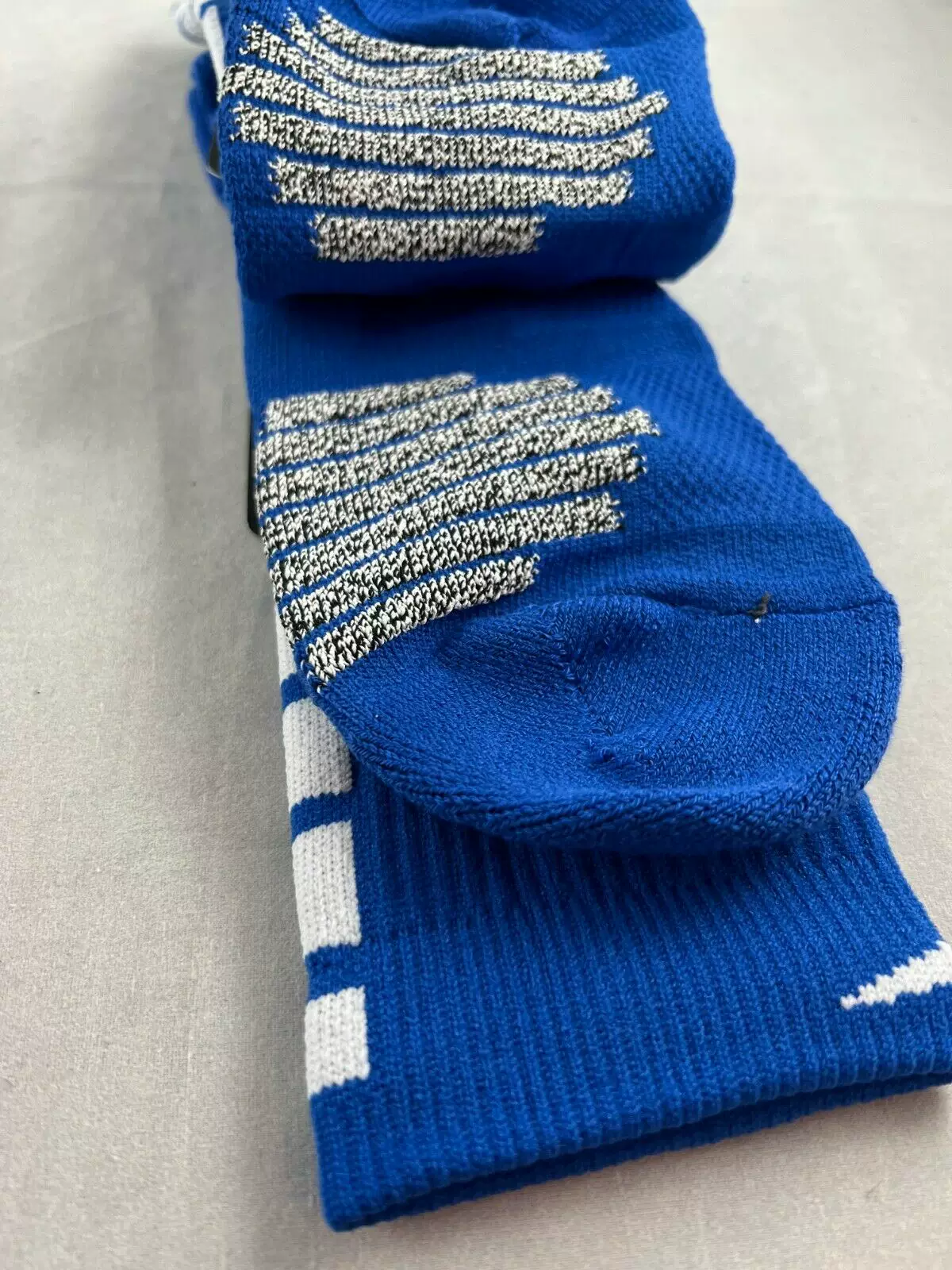 Версия игрока Nike GI Warriors Hornet Raptors Black and White GRIP Power Low Middle-high Gangs Basic Socks Basketball socks