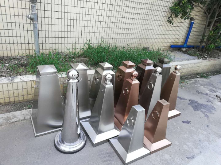 Stainless steel new road cone reflective cone Parking isolation pier Tapered barrel barricade Triangle billboard square titanium alloy
