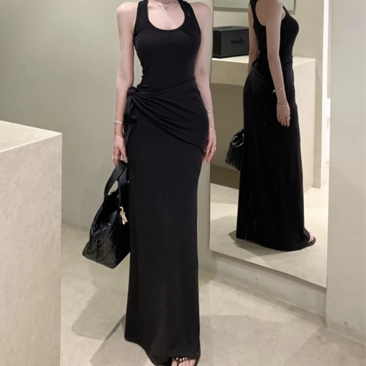 175cm Tall, Extra-Long U-Neck Black Tank Dress, Extra-Long to the Ankles, with Straps and Floor-Length