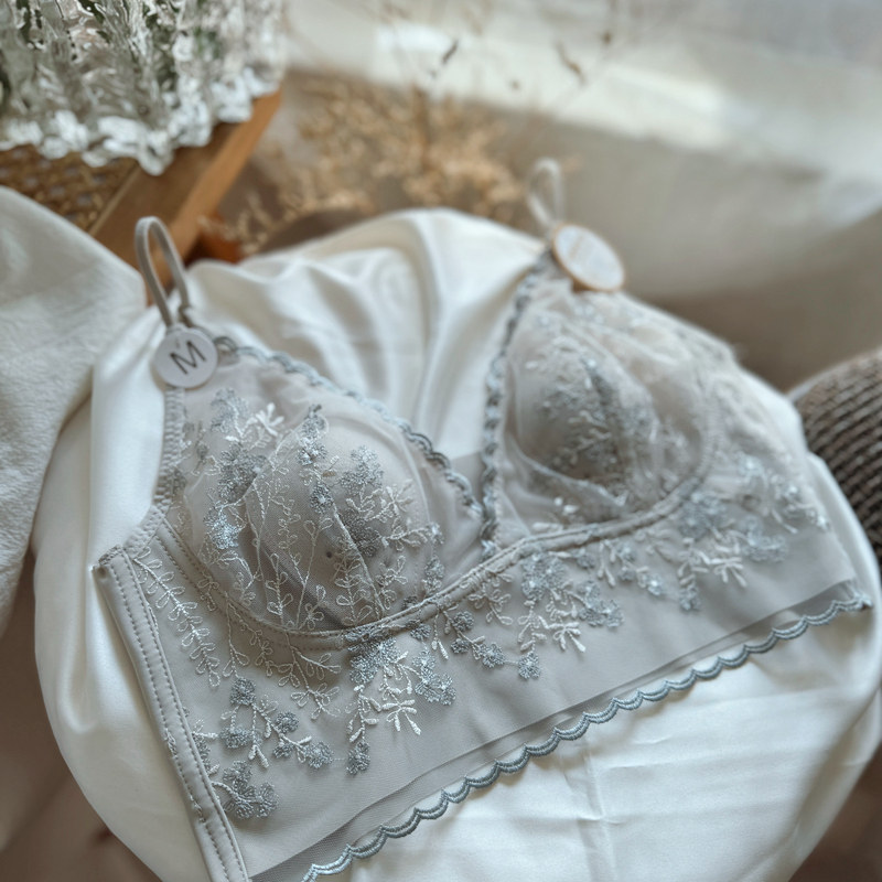 刺绣蕾丝法式内衣女士文胸无钢圈吊带胸垫兔耳朵内搭冰丝美背裹胸详情24