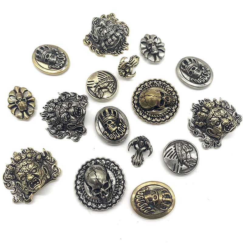 Dongguan broken copper big black day locomotive modified parts leather goods wealth cloth buckle DIY clothing with retro skull decorative buckle