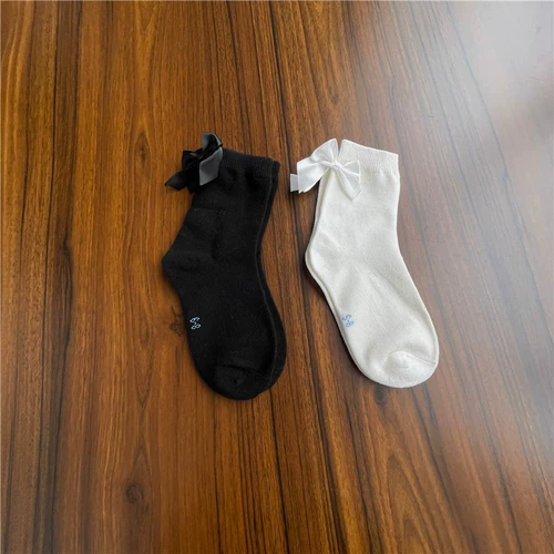 Девочки с маленькими и средними детскими вязаными эластичными носками серии бабочек 3-12 лет