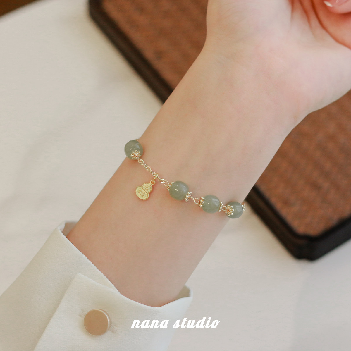 Good-natural and Tian jade Handmaid's Femininity Comequins Small Crowddesign Senior Feel Light Lavish Gift