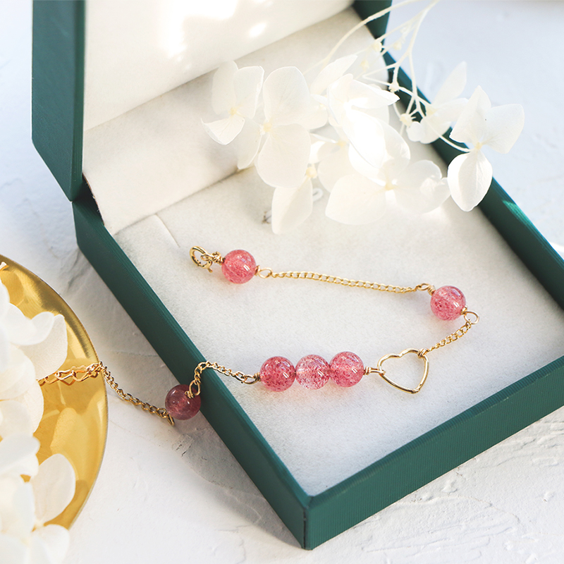 Natural crystal strawberry crystal hand female trick peach blossom transfer powder crystal jewelry ins niche design temperament light luxury