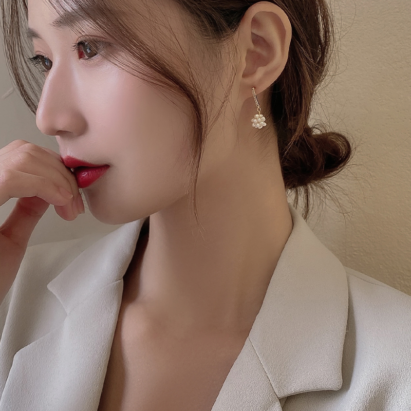 Pearl ball ear needle 925 silver needle niche design high - sensibility luxury and simple earrings temperament new tide