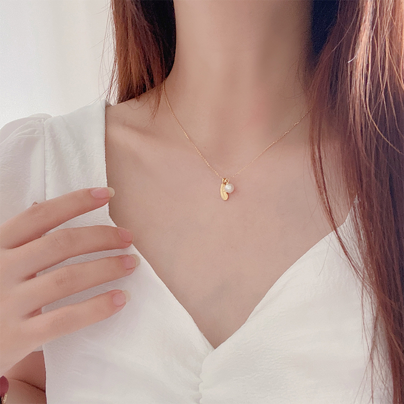 2020 new 925 pure silver necklace female feather natural pearl small crowdsourced design advanced feel lock bone chain female retro