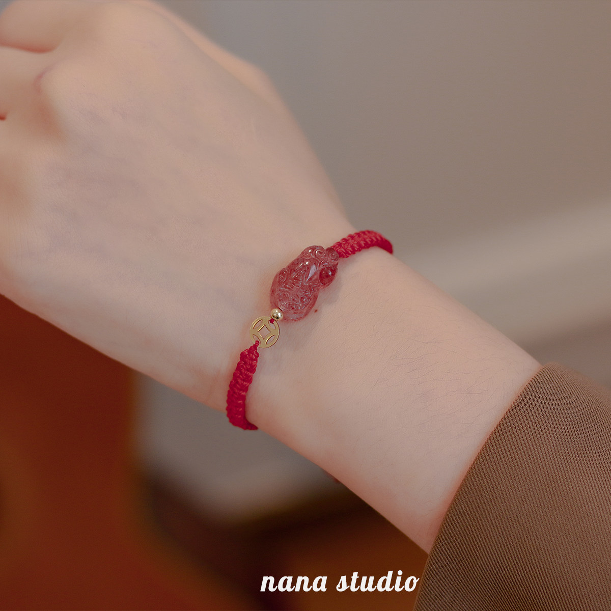 In 2021, the new natural strawberry crystal bronze cocktail bronze money hand rope red rope girl gift