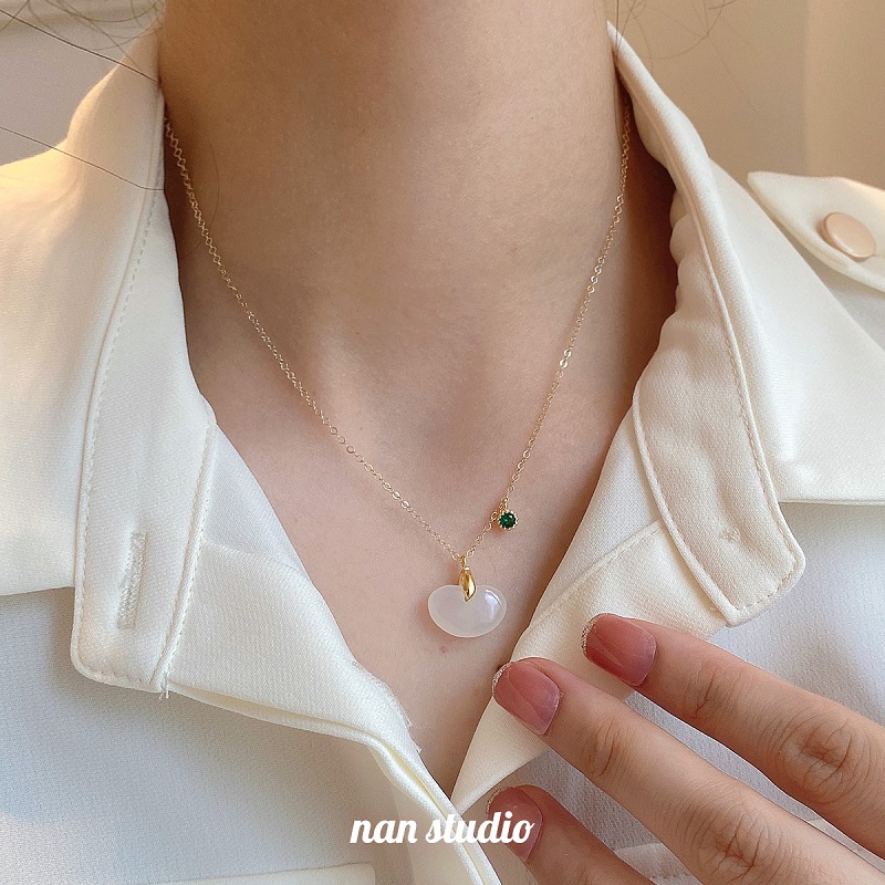 In 2021, the new natural and Tian Yuzhen bean necklace female summer design feels not fading the kkkkkkkkkline small luxury