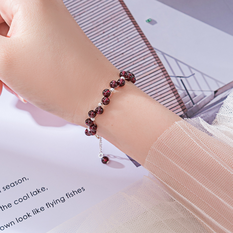 Natural garnet hand female Korean version of simple cold wind temperament student Mori department best friend string