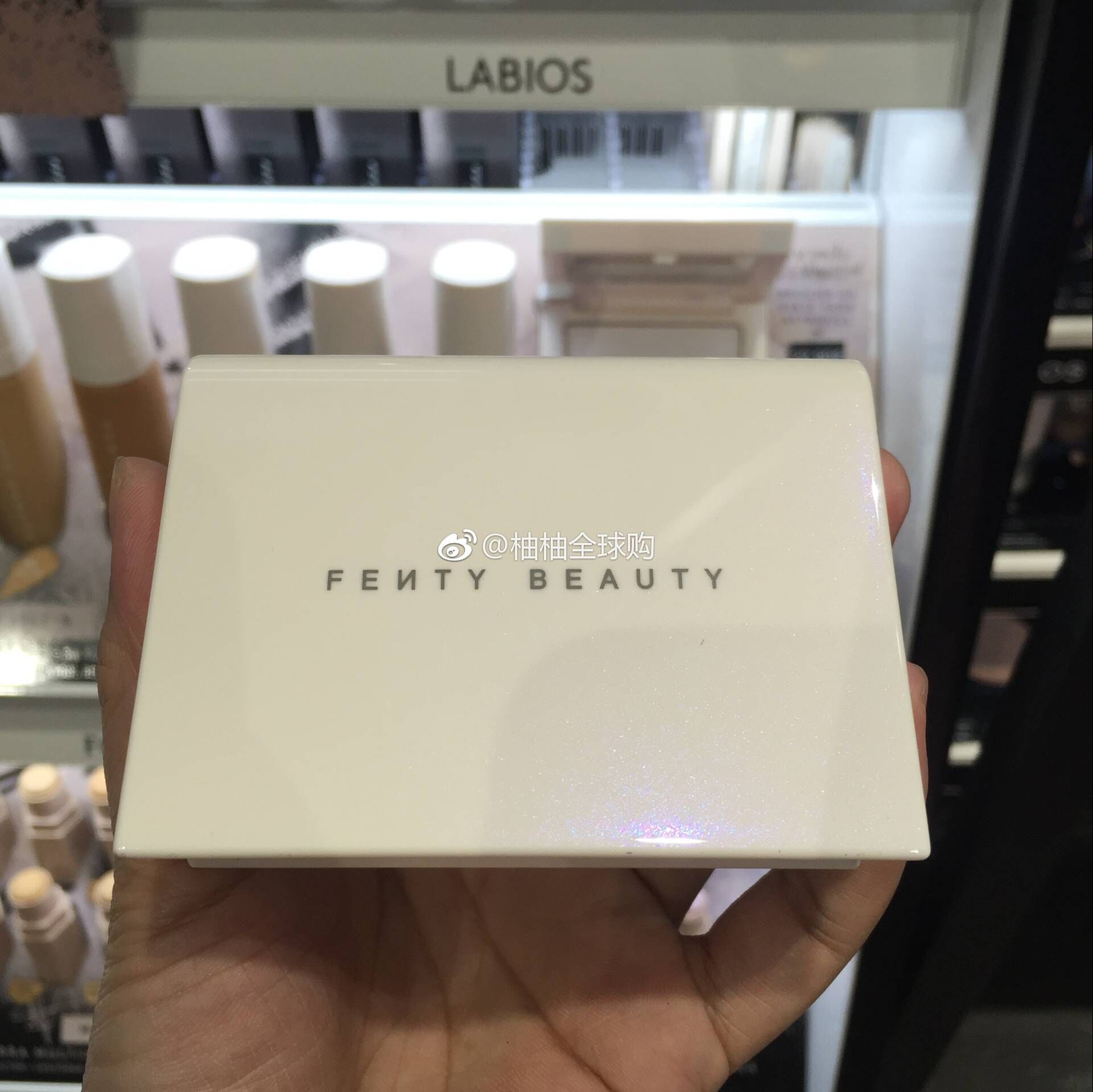 Fenty vẻ đẹp của rihanna Rihanna trang điểm bột trang điểm kiểm soát dầu phấn phủ maybelline