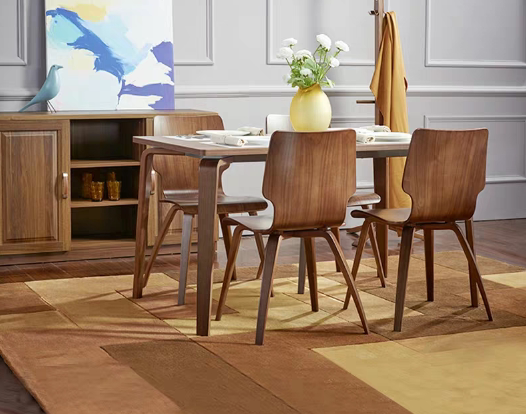 Qu Meijia is an innate quad with four chairs.