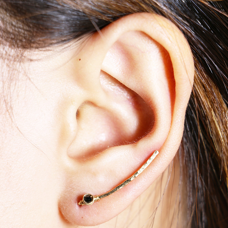 Spinel ▲ Israeli handmade aesthetic natural black spinel wound simple and delicate track stud earrings