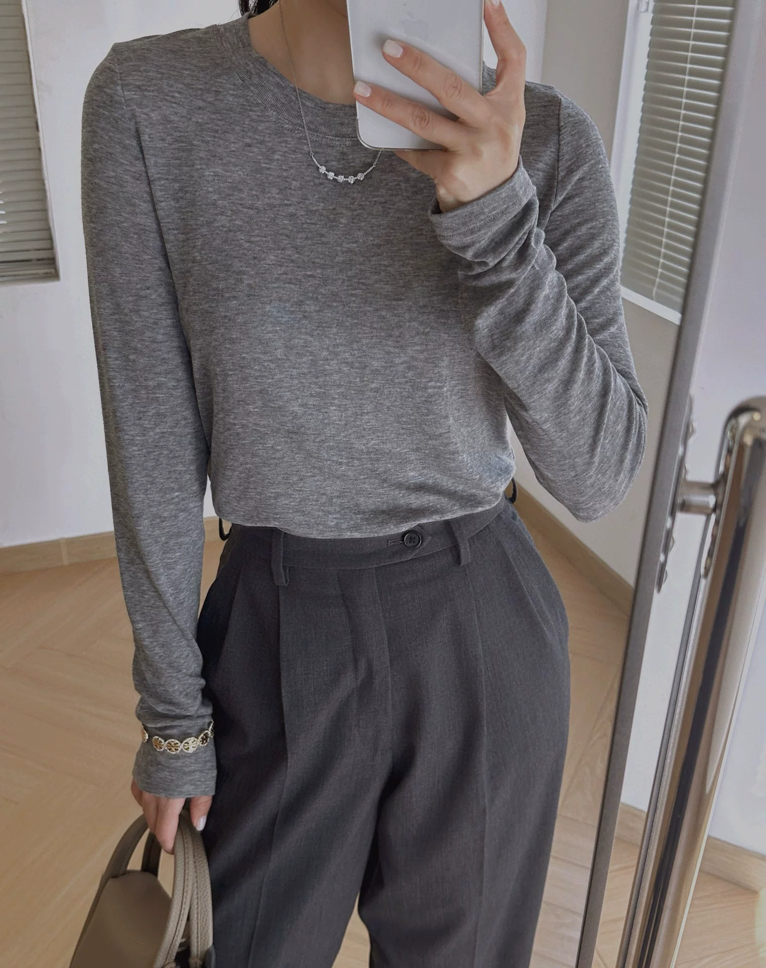 Woolen elastic short sleeve T-shirt with a round collar