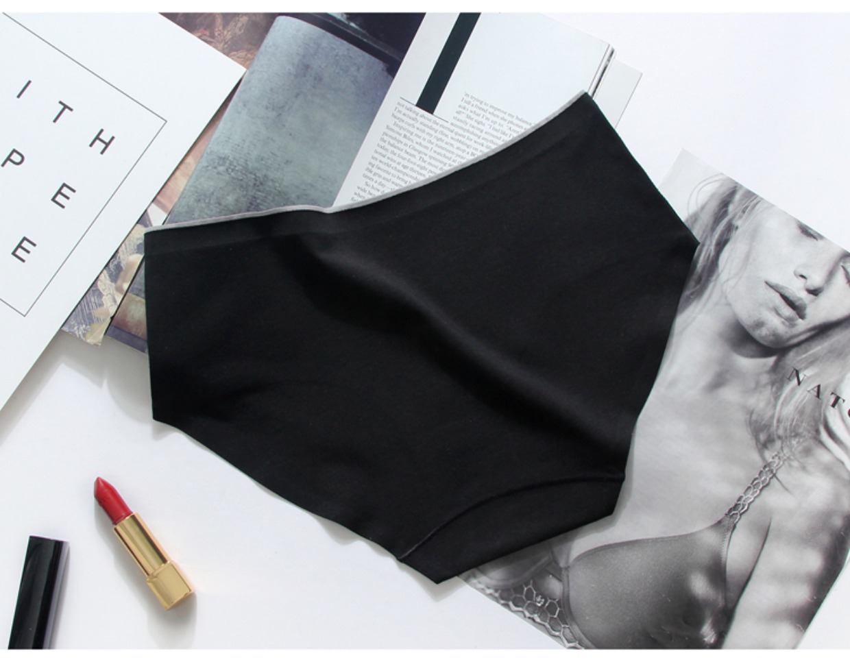 Quần lót nữ cotton mid-eo cotton cotton màu đen và trắng liền mạch một mảnh quần tam giác thoáng khí gợi cảm - Giống cái bikini đẹp