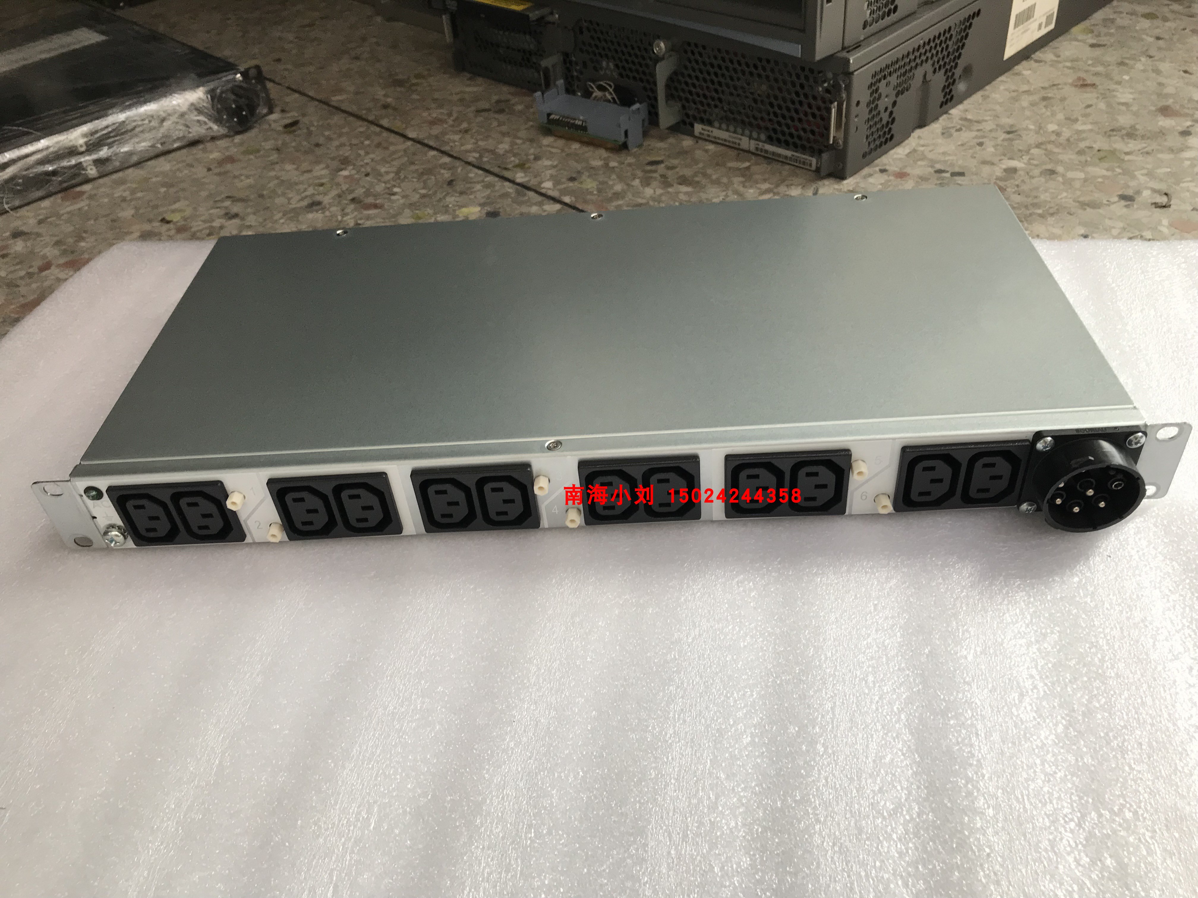 IBM 7188 PDU 74Y5784 Small Prototype PDU 12 Outlet Power Dispenser