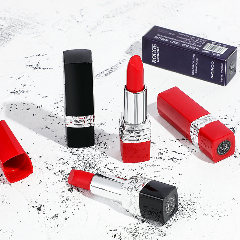 The same 999 Audi brand genuine middle and rear lipstick moisturizes and moisturizes for a long time, does not fade, does not touch the cup, does not decolorize